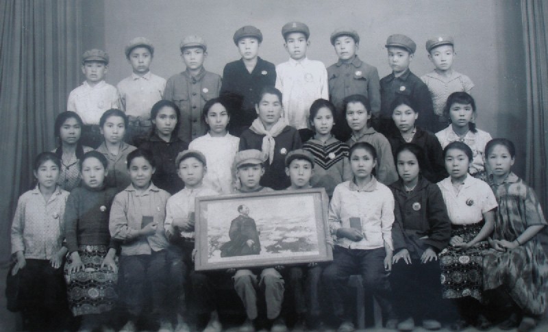 Erkin Sidick (front row, fourth from left) poses with other Uighur students at Aksu No. 4 Elementary School in 1967-1968.